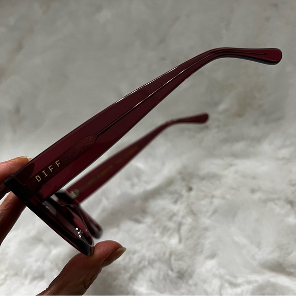 DIFF Eyewear Bella II in Mulberry Wine Gradient